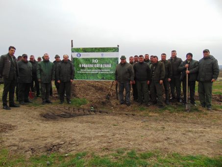 Silvicultorii doljeni au marcat „Luna Plantării Arborilor”