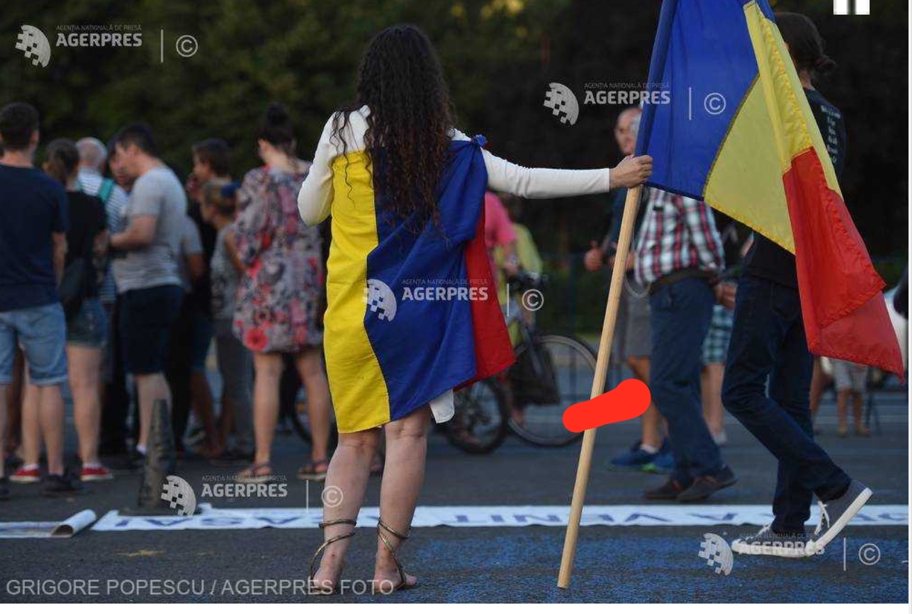 Peste 100 de persoane au protestat şi ieri în Capitală, în Piaţa Victoriei, faţă de măsurile luate de autorităţi pentru limitarea răspândirii noului coronavirus