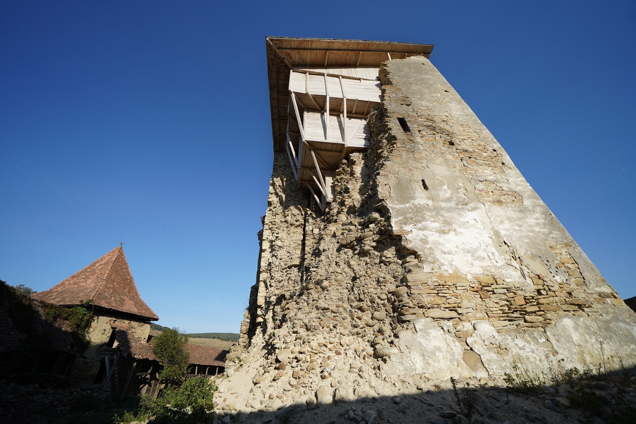 „Ambulanţa penru Monumente” a ajuns în judeţul Gorj la Cula Cioabă-Chintescu din satul Şiacu