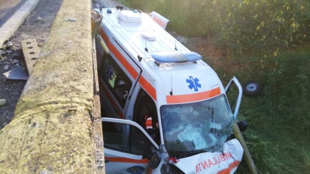 UPDATE: Pacienta din ambulanța implicată, aseară, într-un accident rutier, în județul Gorj, a murit