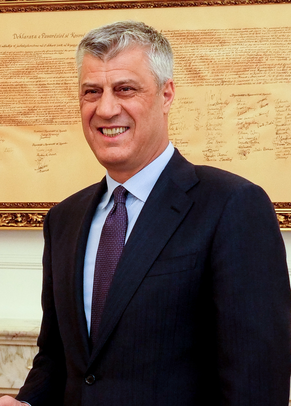 Hashim Thaci a fost inculpat oficial pentru crime de război de către Tribunalul special de la Haga