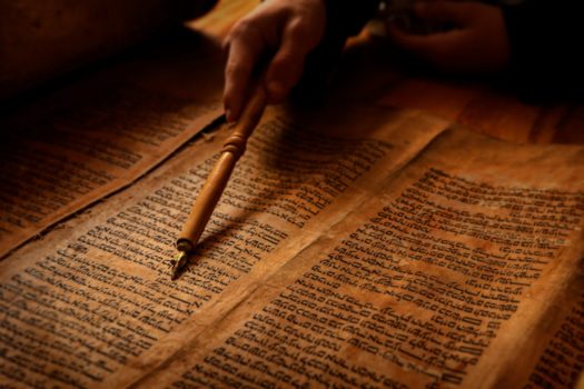 De Ziua Bibliei, reduceri la scrieri religioase