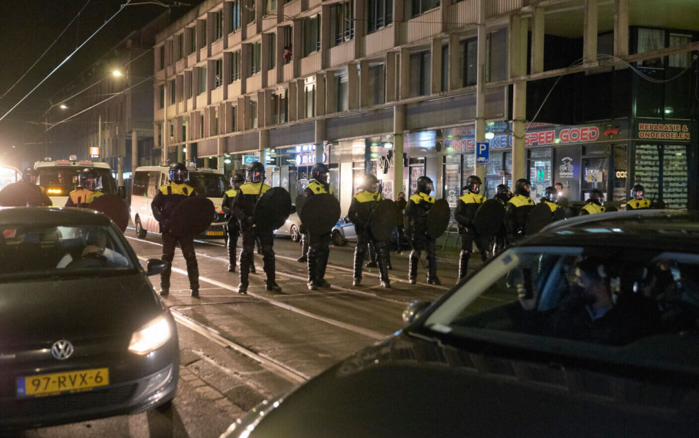 A treia noapte de violenţe în Olanda, după impunerea restricțiilor de circulație