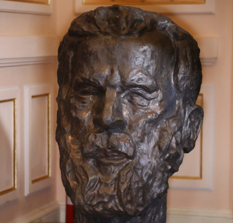 Bust al lui Constantin Brâncuşi, donat Muzeului de Artă din Craiova