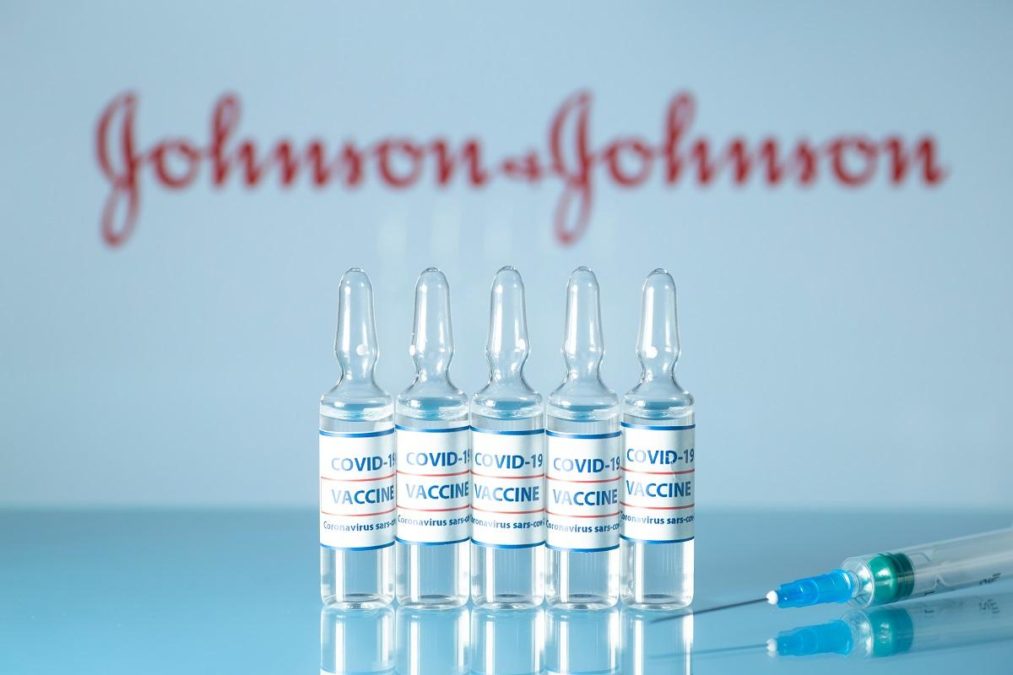 Johnson & Johnson amână vaccinul pentru Europa