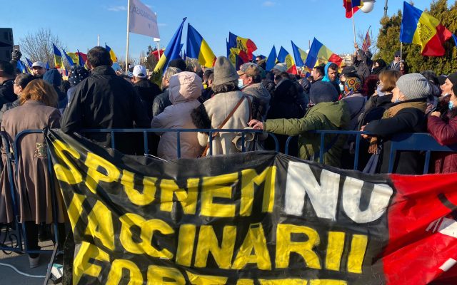 Manifestații antivaccin în București