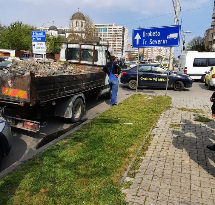 Nou transport ilegal de moloz depistat de polițiștii locali din Craiova