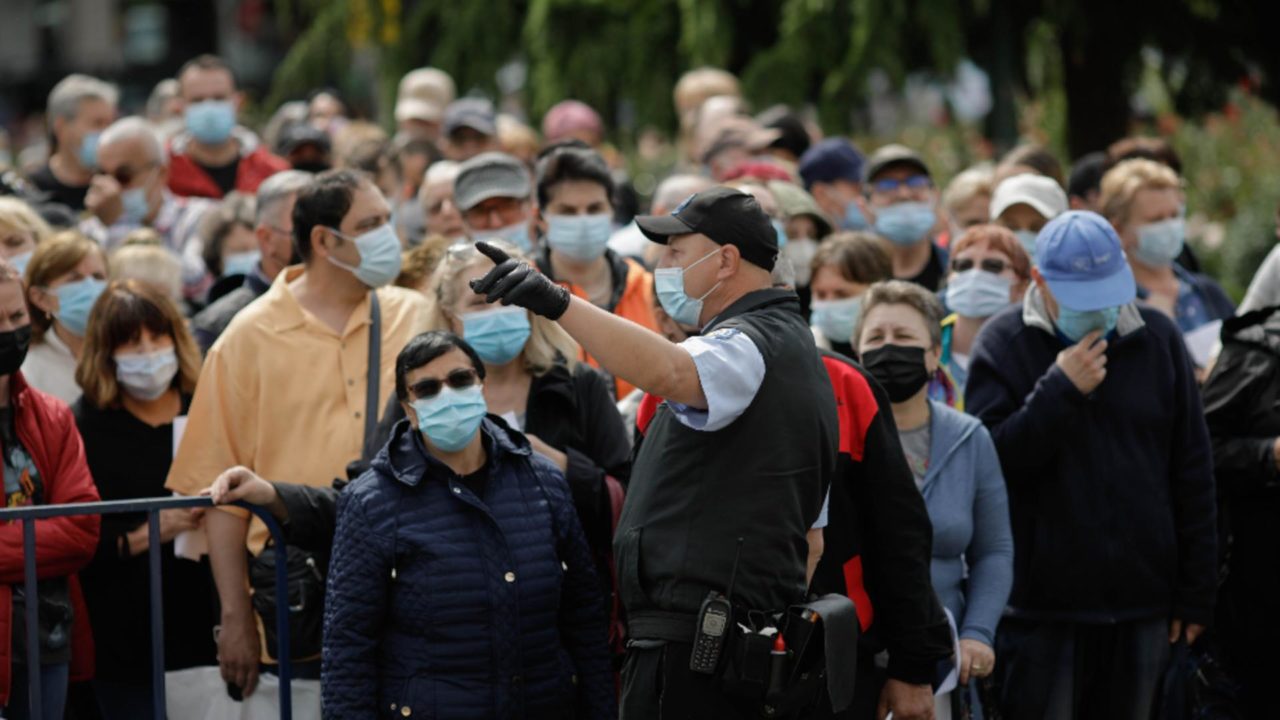 Peste 10.000 de oameni vaccinați la maratonul din Capitală