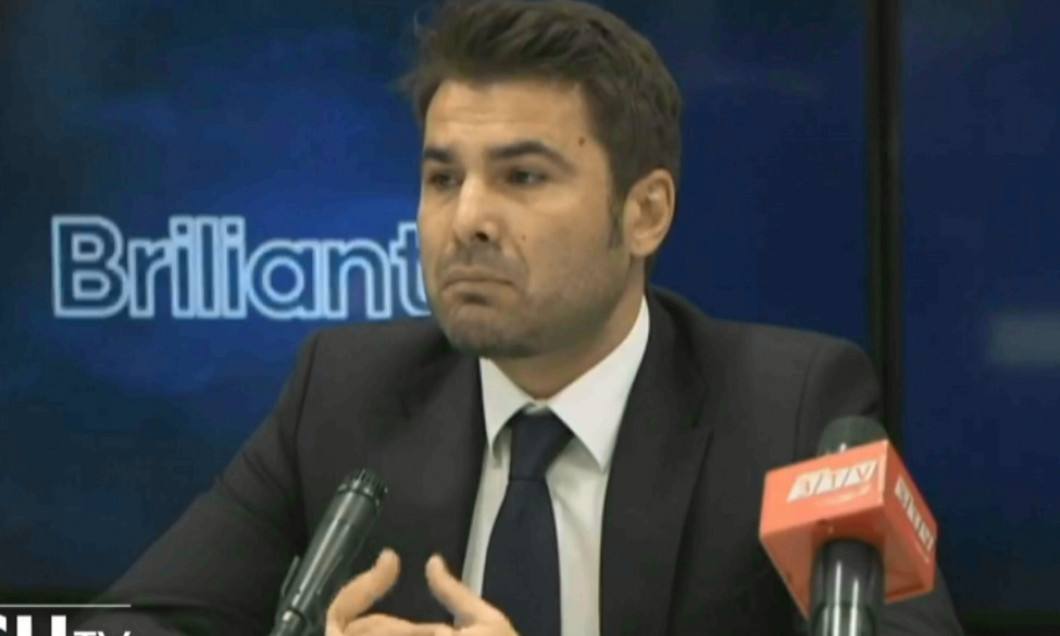 Fostul internaţional Adrian Mutu a fost instalat, astăzi, în funcţia de antrenor principal al echipei de fotbal FC Rapid Bucureşti