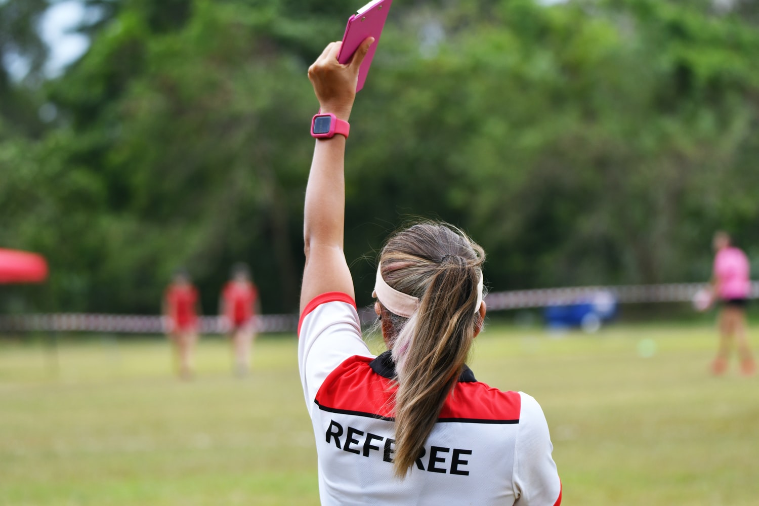 O brigadă feminină de arbitri va oficia în premieră la un meci al naţionalei de fotbal a României