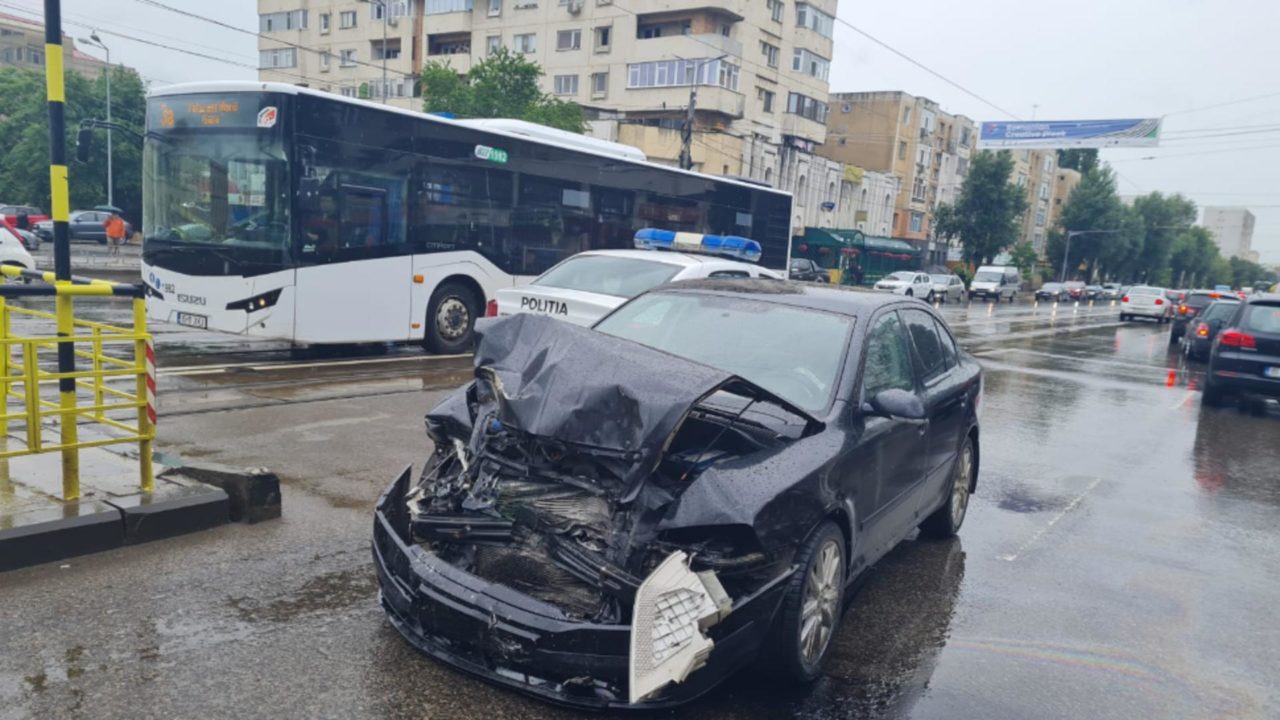 Faliment City Insurance: Cei mai afectați sunt cei loviți în trafic de altă mașină (audio)