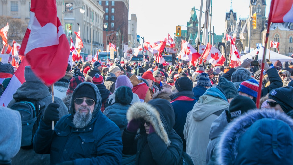 ”Convoiul libertății”, la porțile Parisului: „În Franţa, ca în Canada”