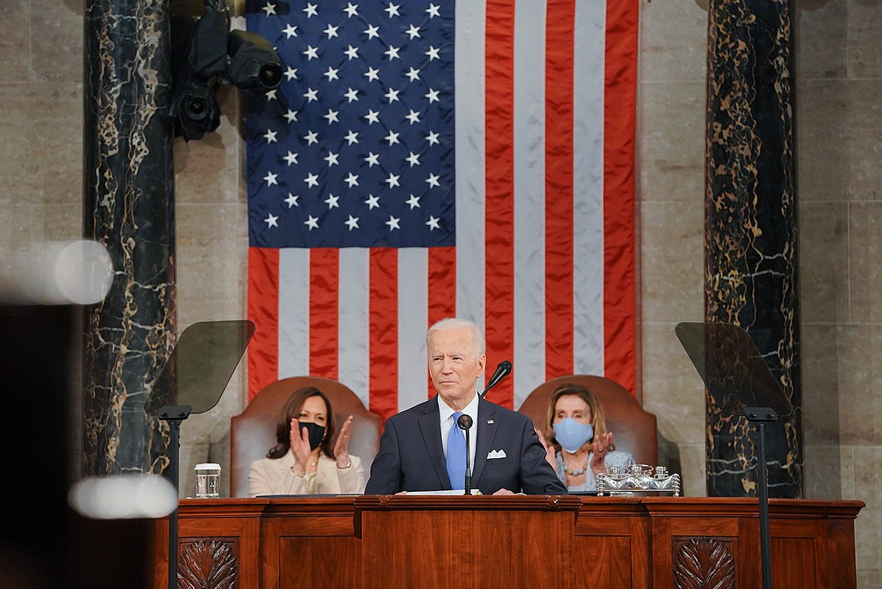 Preşedinele american Joe Biden a anunţat că închide spaţiul aerian pentru toate zborurile ruseşti