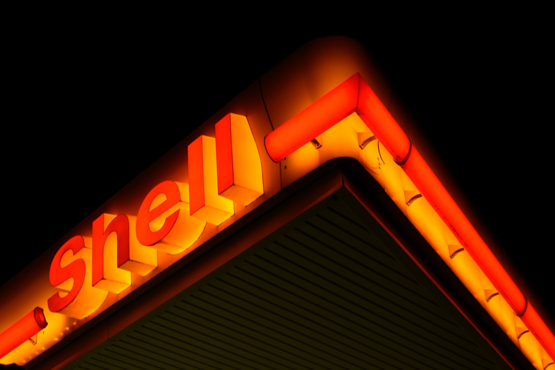 Compania Shell se va retrage din Rusia