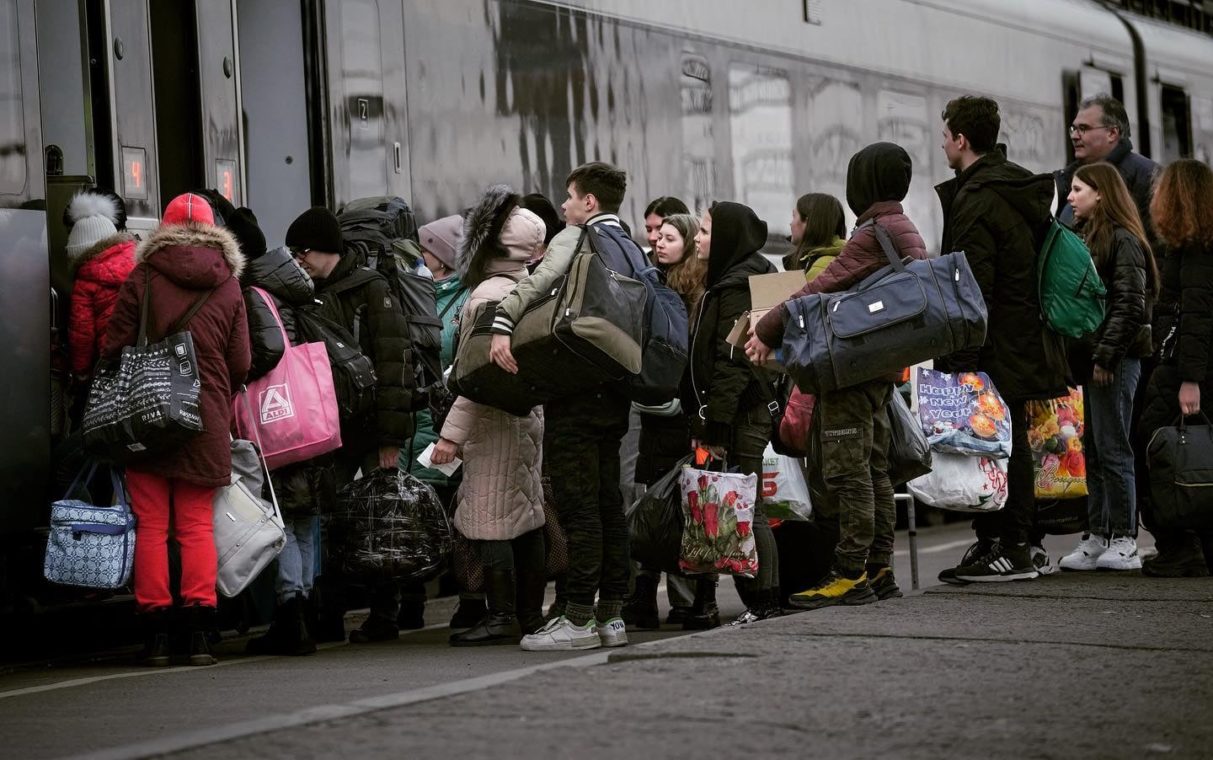 Guvernul României acordă refugiaților ucraineni gratuitate la transport