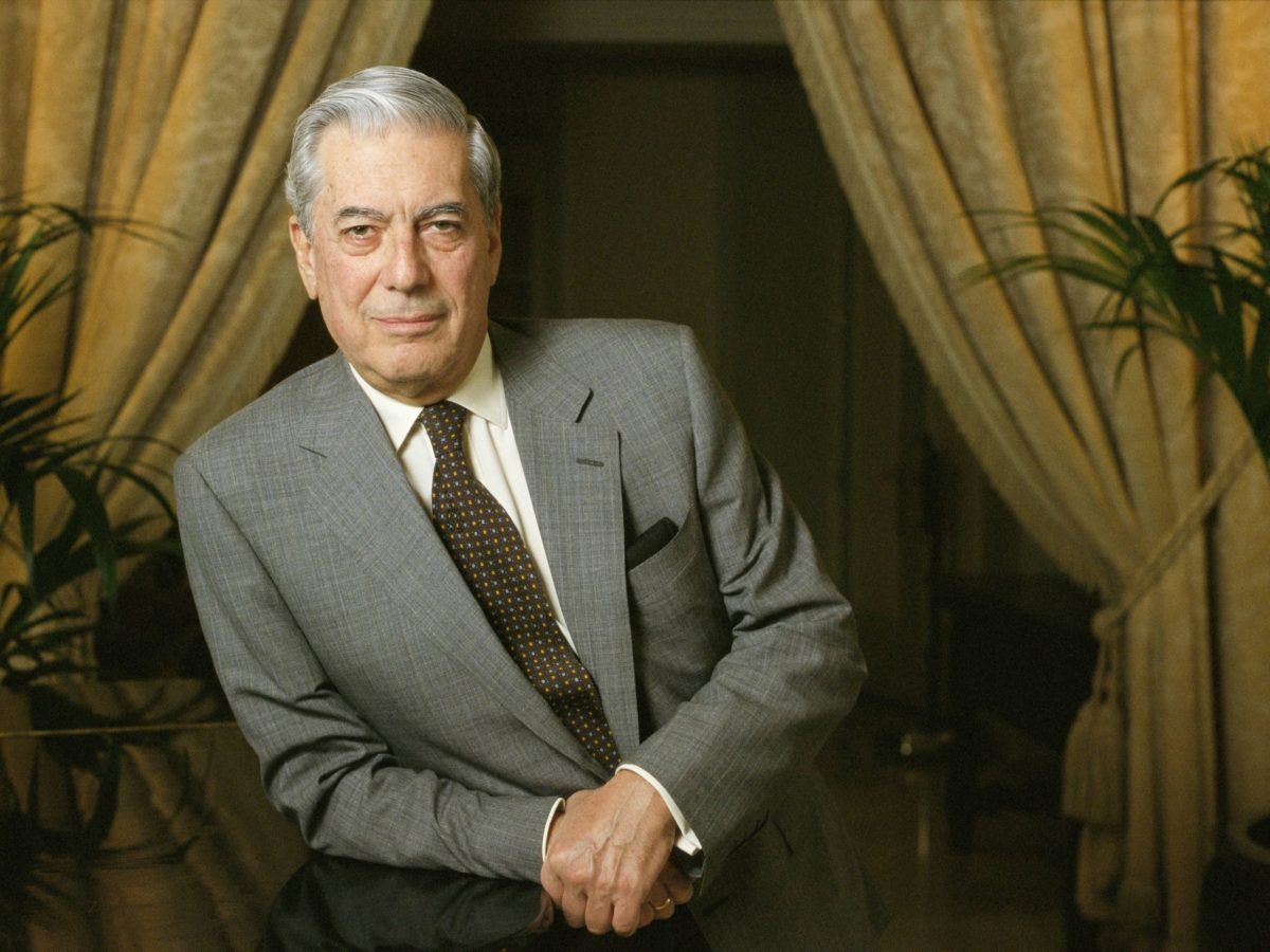 Scriitorul Mario Vargas Llosa, spitalizat, în urma unor complicații asociate Covid