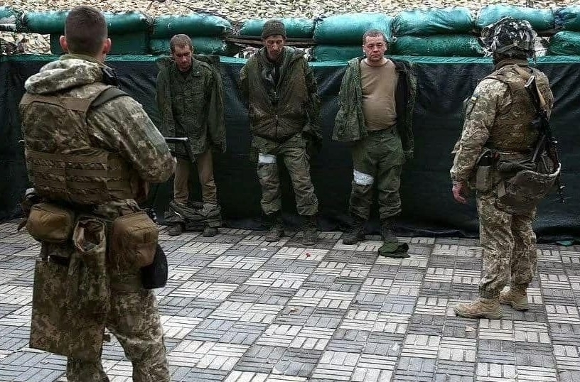 Treizeci de militari şi civili ucraineni au fost eliberaţi, în urma unui schimb de prizonieri de război cu Rusia