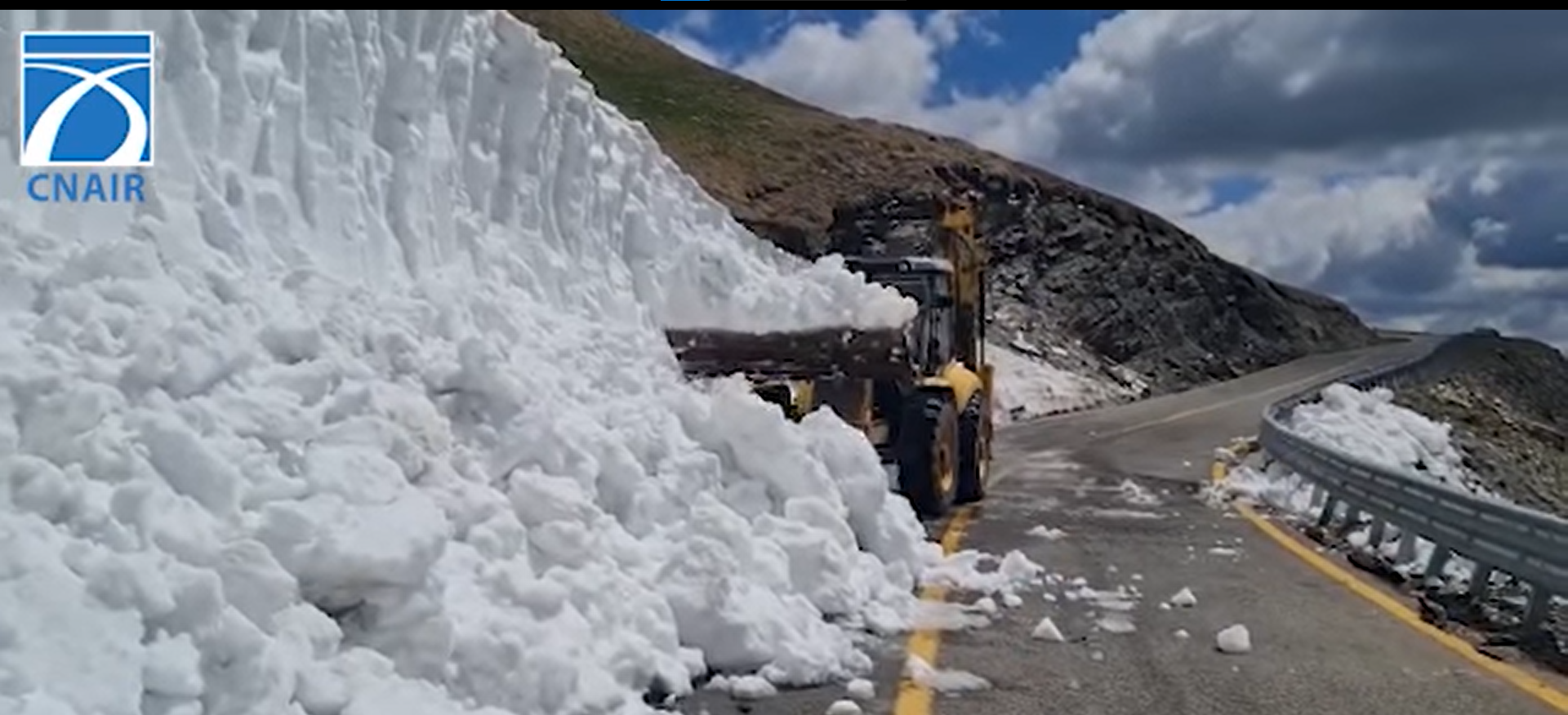 Reprezentanții companiei de drumuri naționale și-au propus ca Transalpina să fie curățată până pe 1 iunie