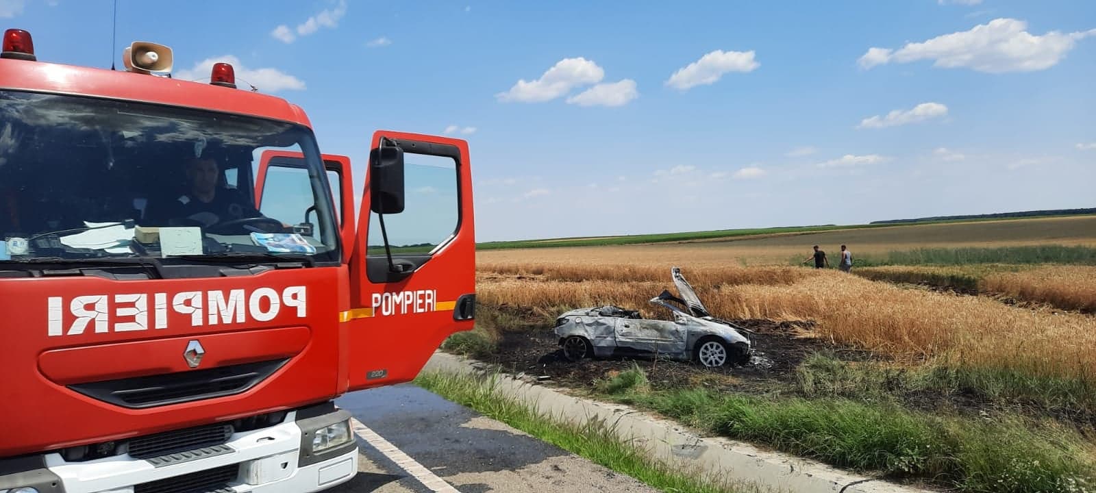 Dolj: Accident rutier, în Podari. O mașină a luat foc