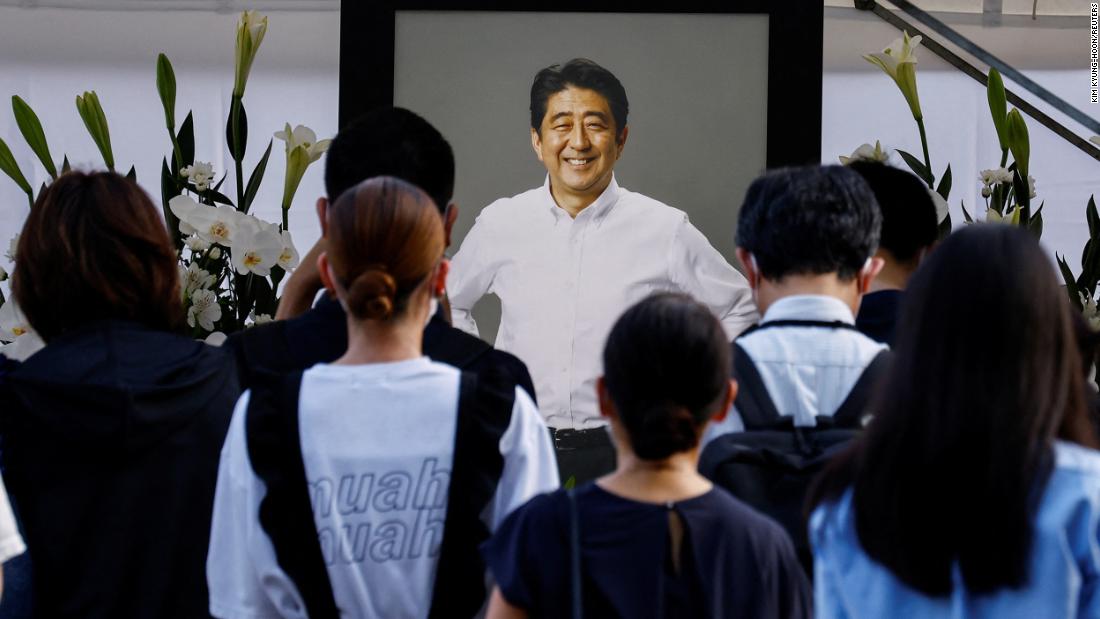 Fostul premier japonez, Shinzo Abe, va fi înmormântat, astăzi, la Tokyo