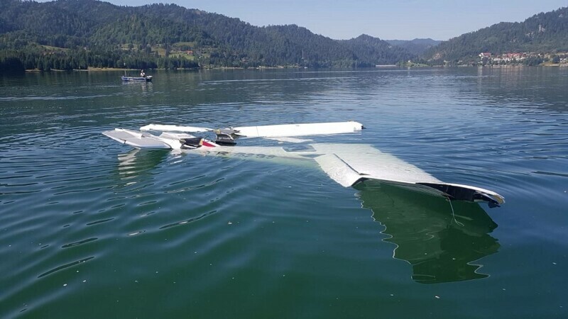 Încă un accident aviatic în România. Un avion ușor s-a prăbușit în lacul Colibița. Pilotul a murit