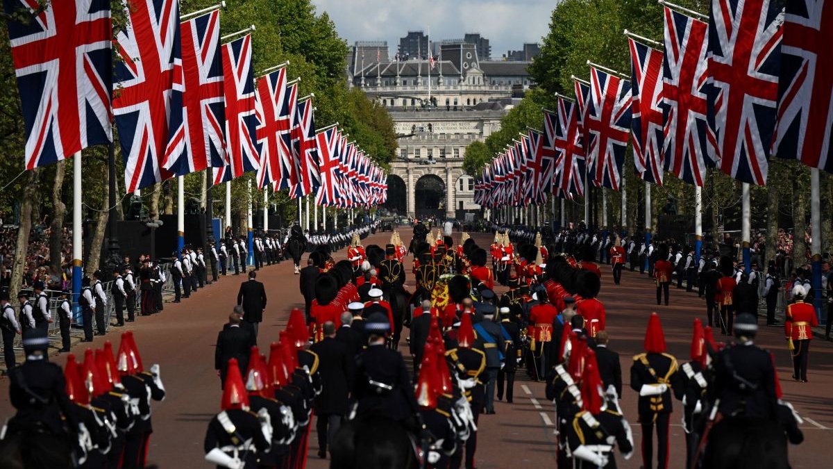 Astăzi, au loc funeraliile reginei Elisabeta a II-a (corespondență de la Londra)