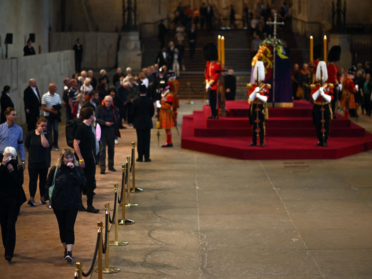 Funeralii regina Elisabeta  II-a: S-au închis porțile la Westminster Hall