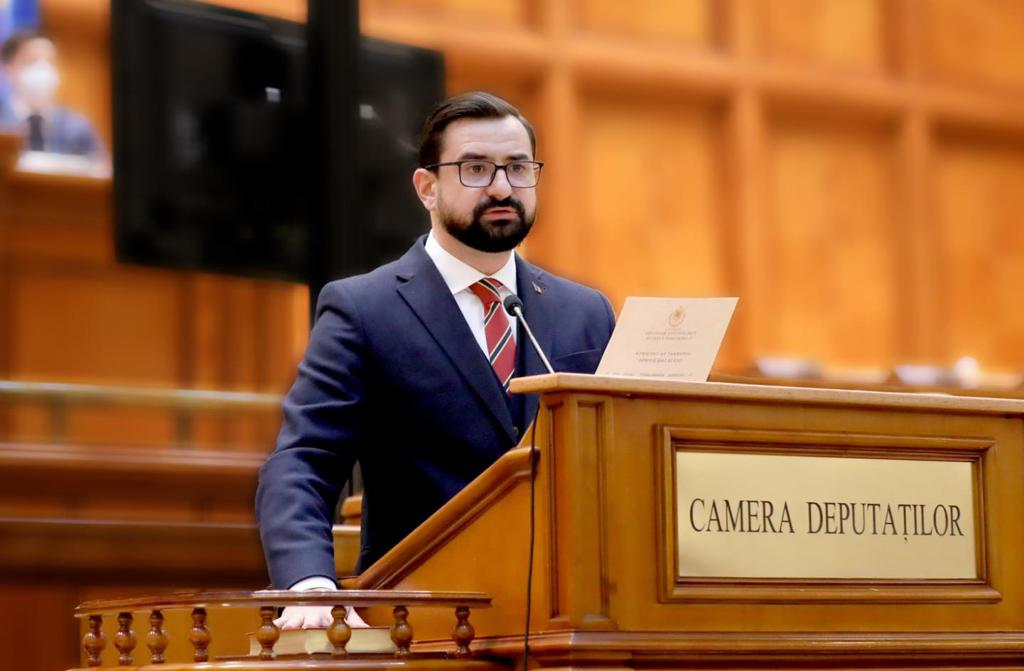 Fostul ministru al agriculturii, Adrian Chesnoiu, a fost pus sub acuzare de DNA