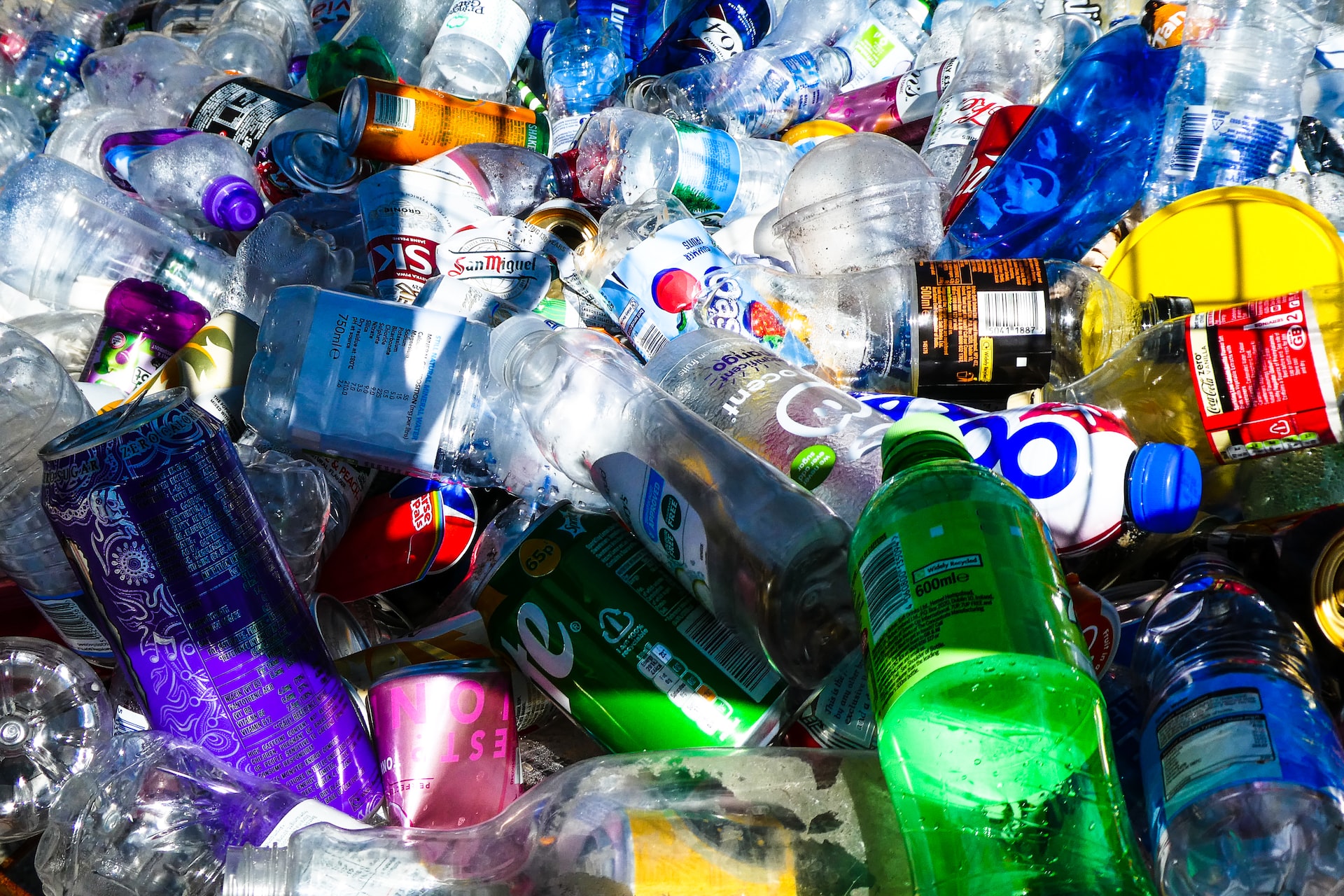 38% dintre deșeurile de ambalaje din plastic au fost reciclate în 2020