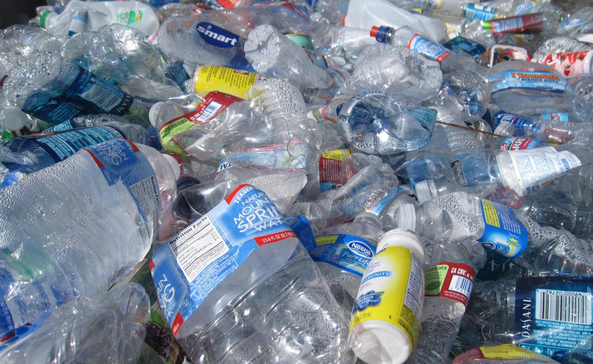 România plăteşte 200 de milioane de euro pe an, pentru că nu reciclează ambalajele de plastic