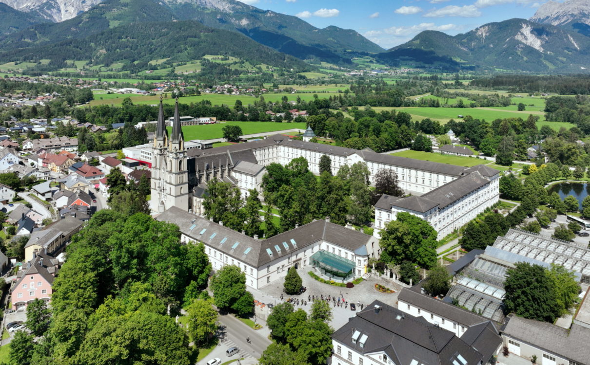 Biblioteca unei mănăstiri din Austria a cucerit internetul