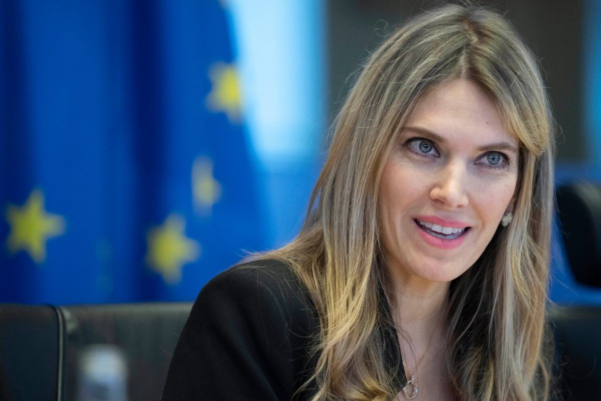 Scandalul mitei de la Bruxelles: Eurodeputata elenă Eva Kaili află, joi, dacă rămâne în închisoare