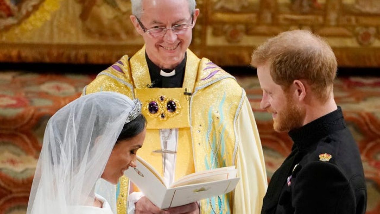 Arhiepiscopul de Canterbury are sarcina de a convinge cuplul Harry – Meghan să participe la încoronarea lui Charles