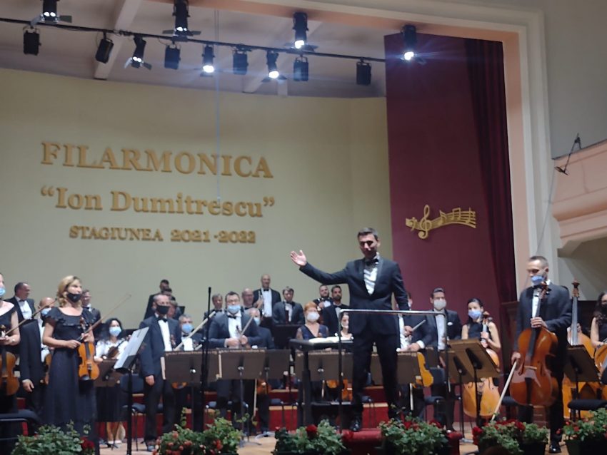 Vâlcea: Muzică și teatru, pe scena Filarmonicii ”Ion Dumitrescu”