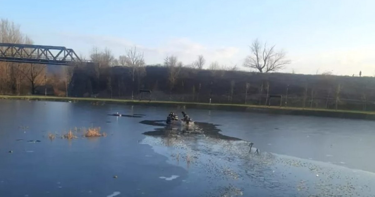 ISU Vâlcea: Adolescenți, salvați de la înec, după ce au vrut să patineze pe râul Olt