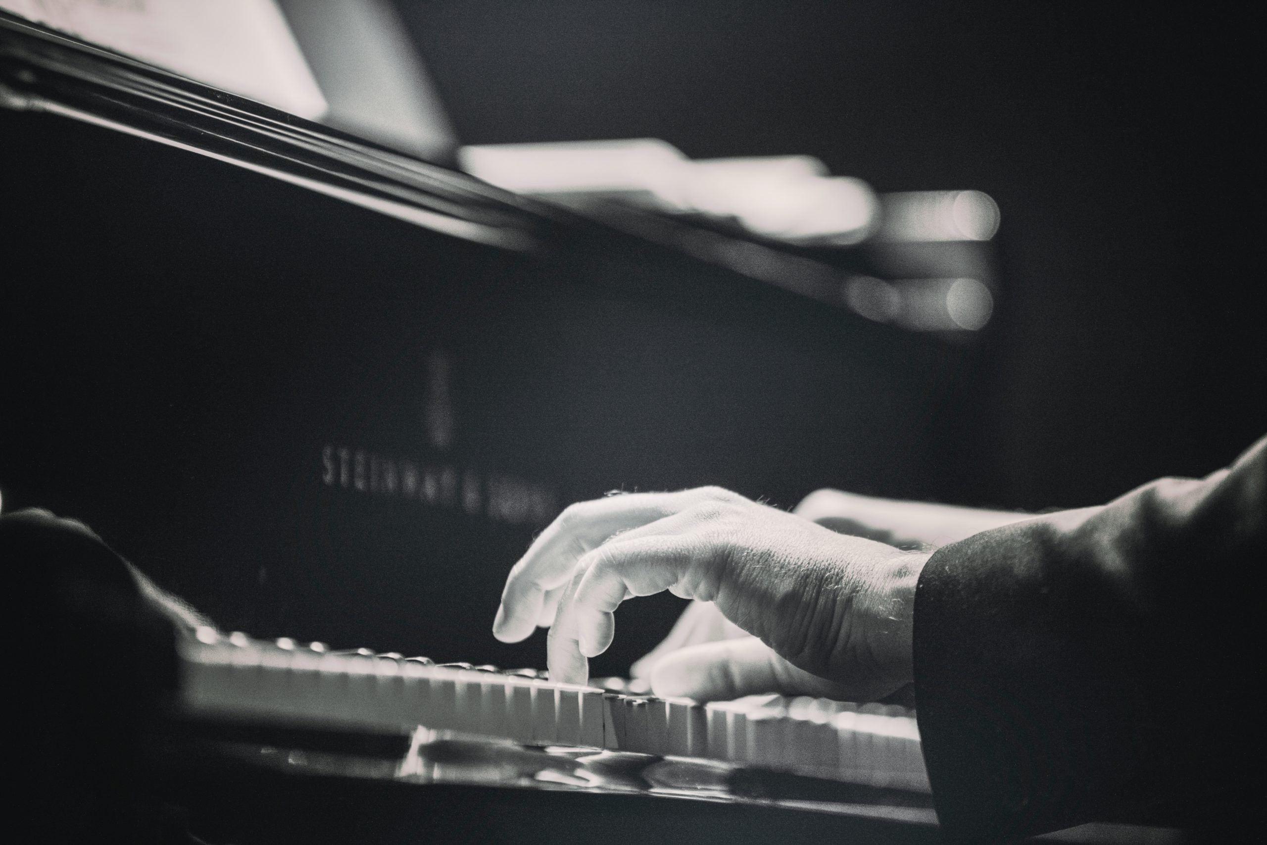 Luna martie se încheie la Filarmonica Oltenia cu un concert simfonic ”Romantic Piano Rahmaninov”