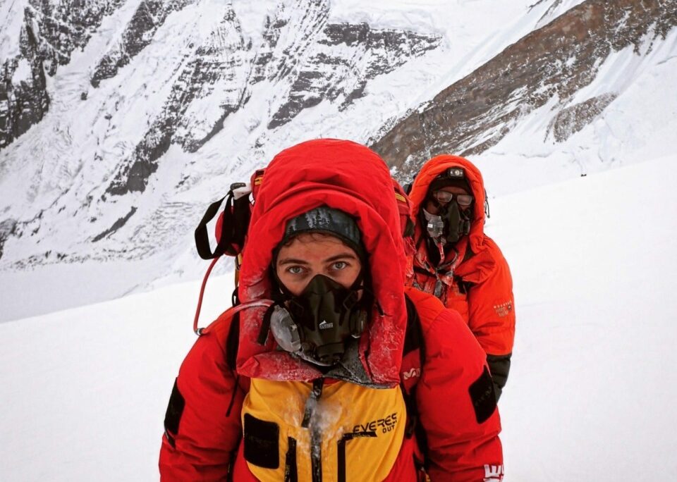 Alpinista Maria Dănilă, prima româncă care cucereşte Vârful Annapurna din Himalaya, ajungând la 8.091 de metri altitudine