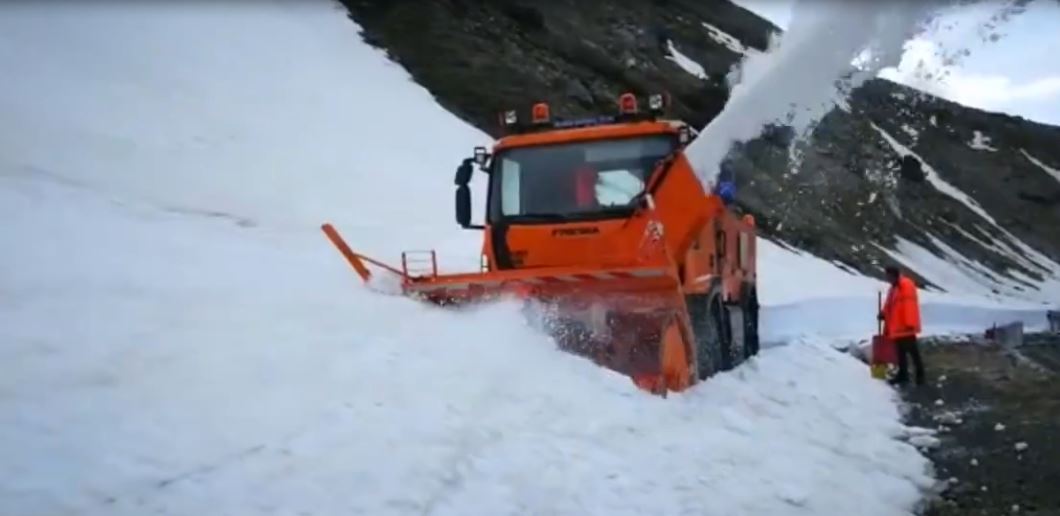 Continuă deszăpezirea, pe Transalpina