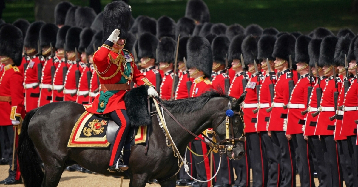 Marea Britanie: Ziua monarhului, Trooping the Color. Regele Charles III, călare pe cal, la paradă