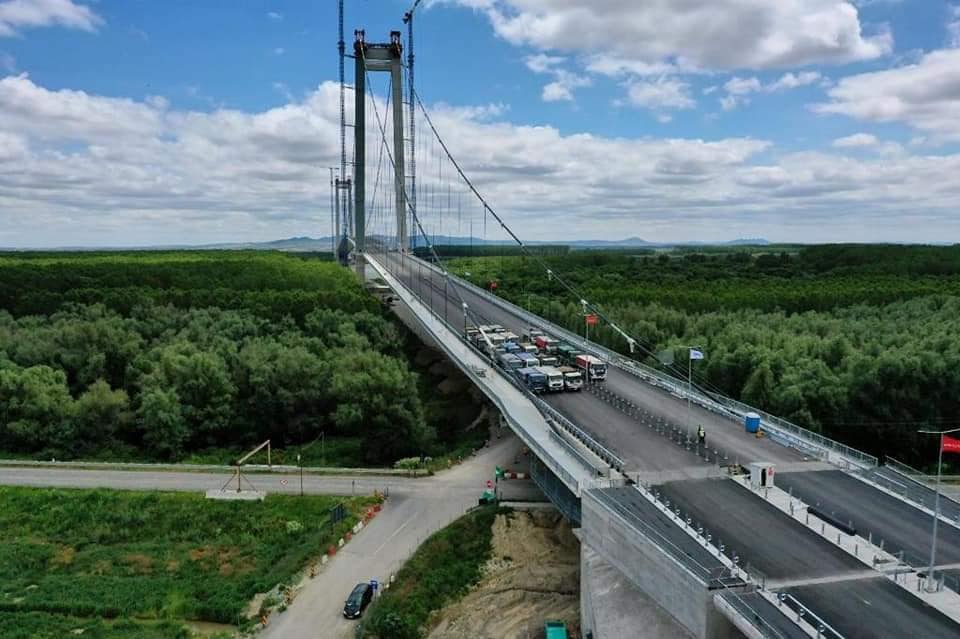 Podul suspendat peste Dunăre este dovadă că şi în România se pot realiza proiecte majore de infrastructură