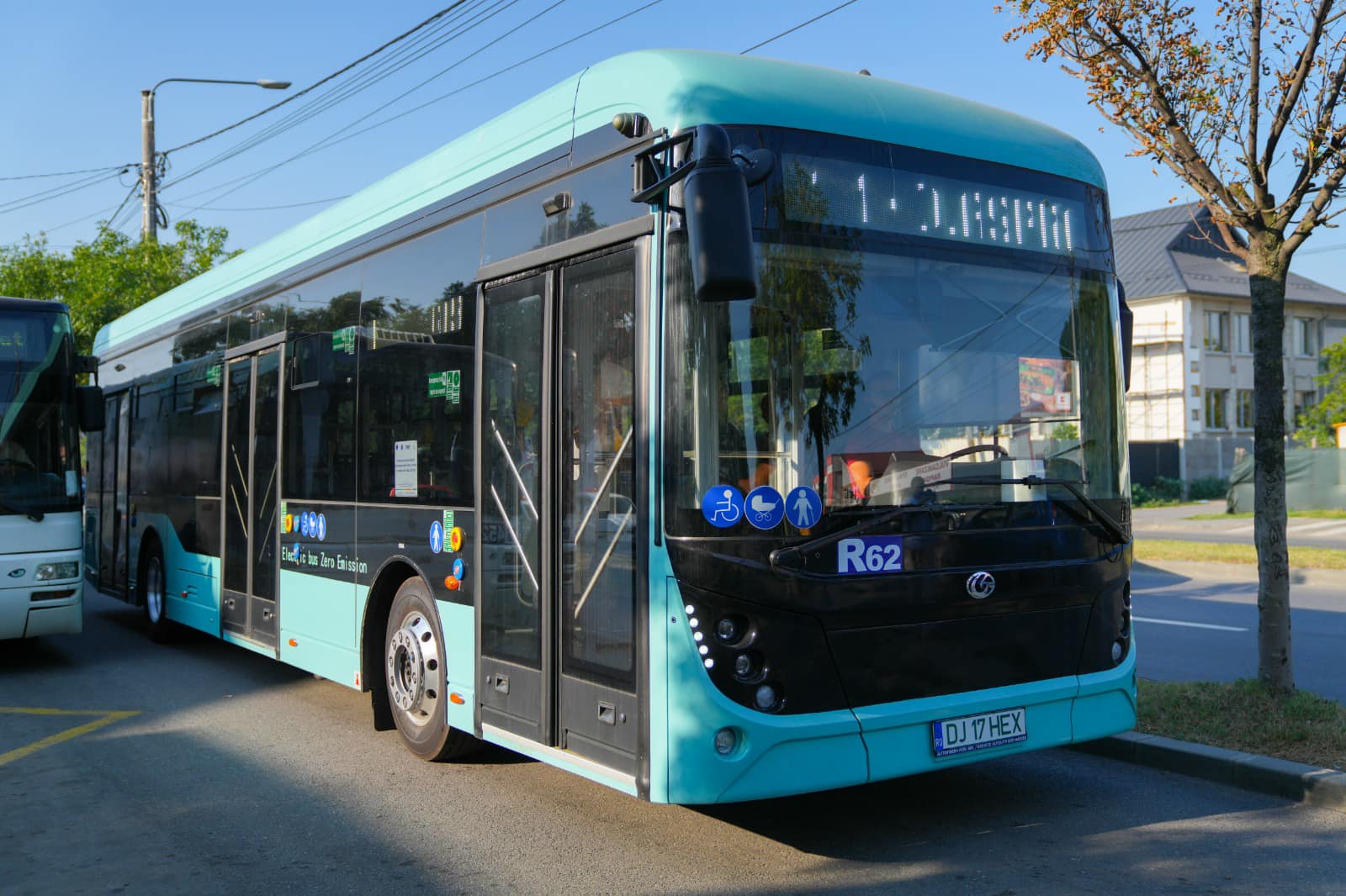 Pe strazile din Craiova circula de astazi 30 de autobuze electrice