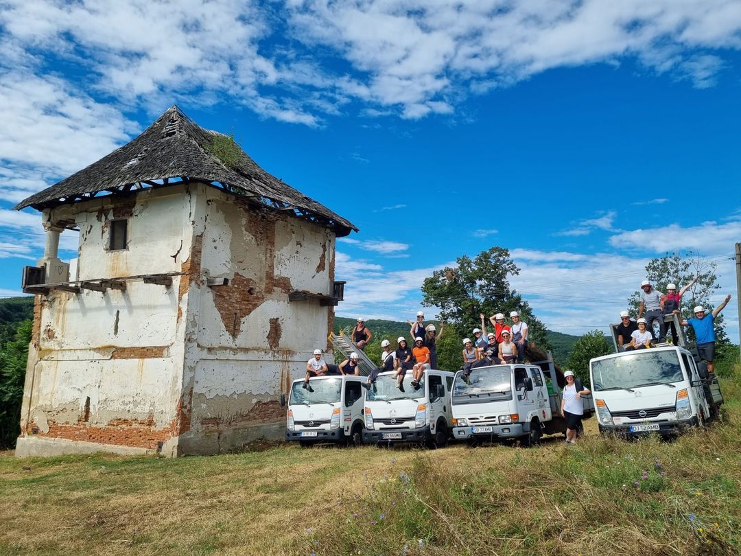 Gorj: Cula Crăsnaru, salvată de voluntarii de la ”Ambulanța pentru Monumente“