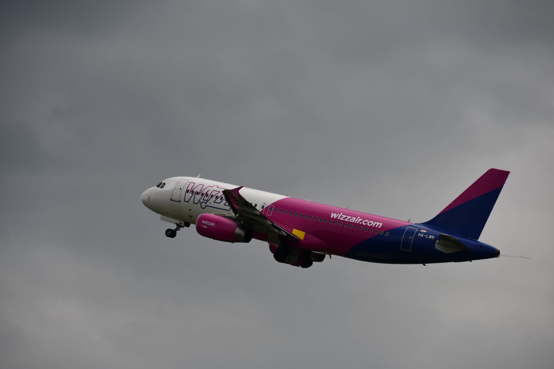 wizzair plane