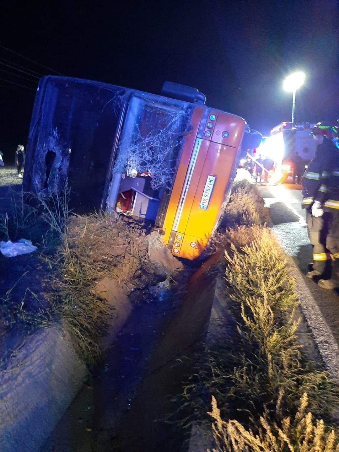 Un autocar cu zeci de persoane s-a răsturnat în zona localităţii Hârșova. A fost activat Planul Roşu de Intervenţie