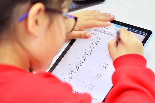 CENTRU EDUCAȚIONAL KUMON, LA CRAIOVA. METODĂ ALTERNATIVĂ DE ÎNVĂȚARE A LIMBII ENGLEZE ȘI A MATEMATICII