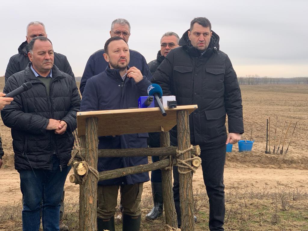 Mircea Fechet – ministrul Mediului, Apelor și Pădurilor a participat la plantarea primei păduri din nisipurile Olteniei