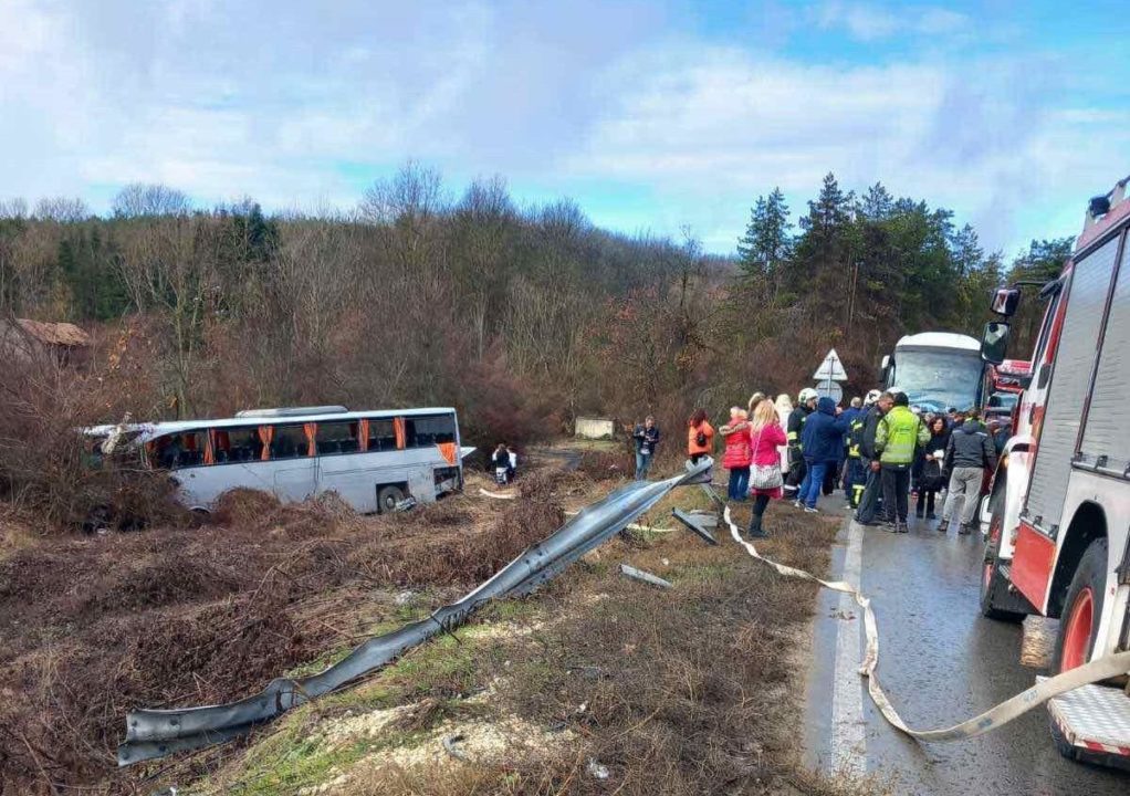 Autobuz cu români, implicat într-un accident, în Bulgaria. 10 persoane au fost rănite  