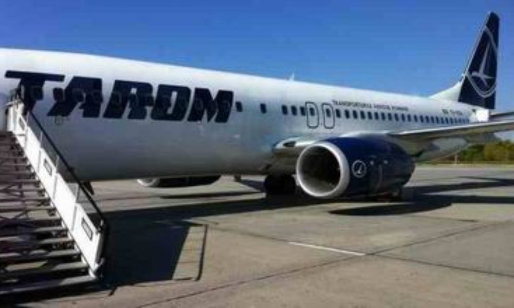 Un pasager și-a tăiat venele, în timpul unei curse TAROM. În avion se aflau și Mircea Geoană și Raed Arafat