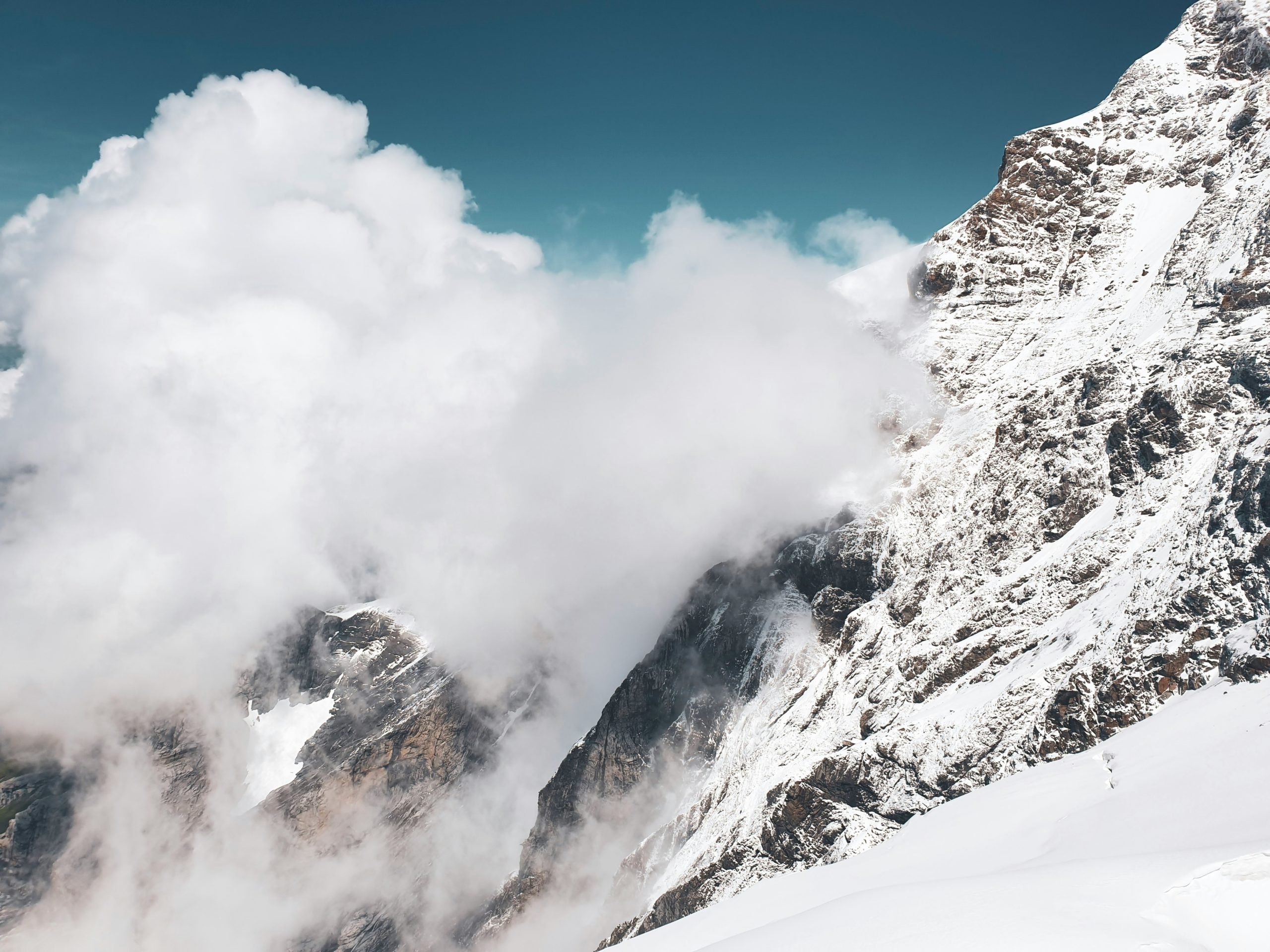 Un salvamontist sibian şi-a pierdut viaţa într-o avalanşă