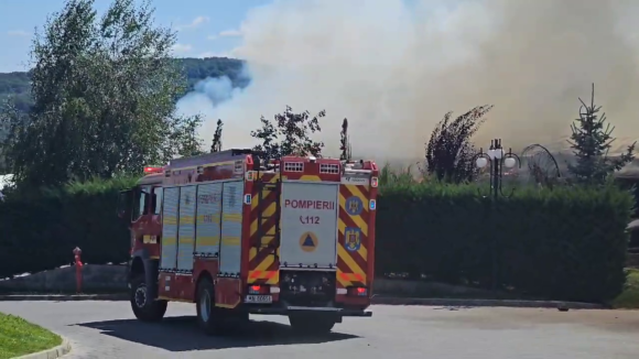 Vâlcea: incendiu la un restaurant din orașul Horezu